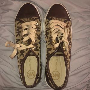 Size 7 Women’s Michael Kora tennis shoes